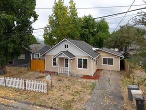 Building Photo - 319 15th Ave SE