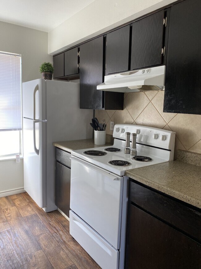 Foto del edificio - Royal Oaks Apartments