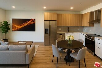 Building Photo - 5813 Lexington Ave Building Photo - 5813 Lexington Ave