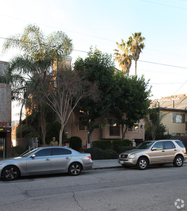 Building Photo - 10834 Hortense St