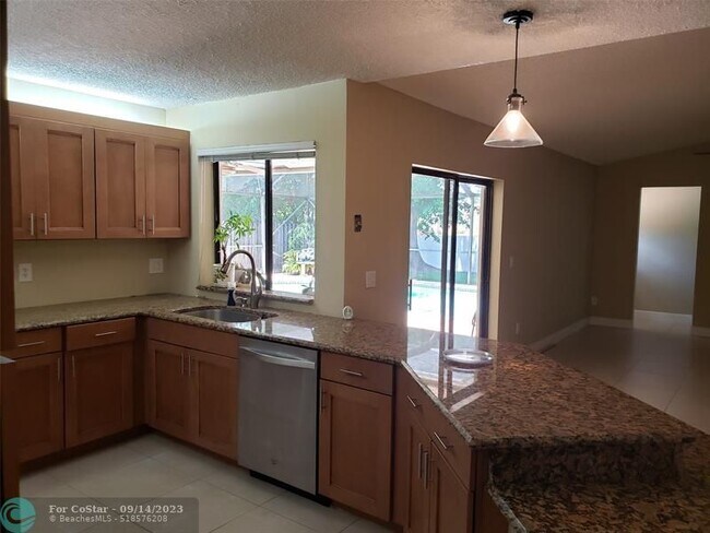 Building Photo - 6241 Sedgewyck Cir W