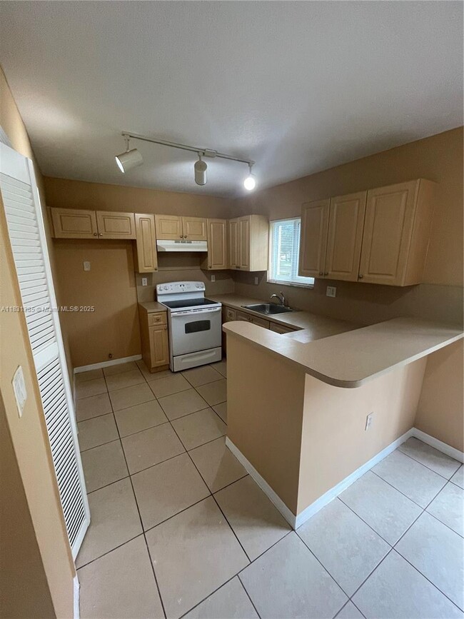 Foto del edificio - 945 NE 33rd Terrace