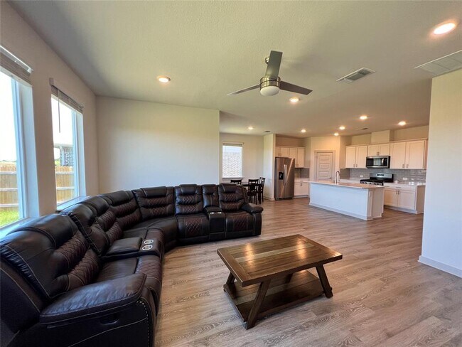 Foto del edificio - 3602 Overlord Ln