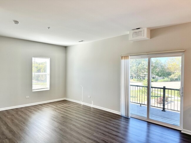 Building Photo - 855 E Main St