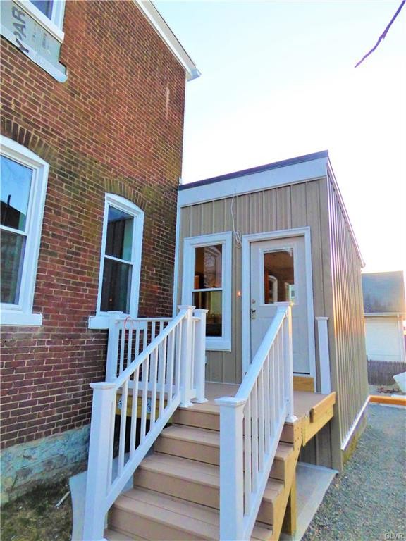 Primary Photo - 903 Center St