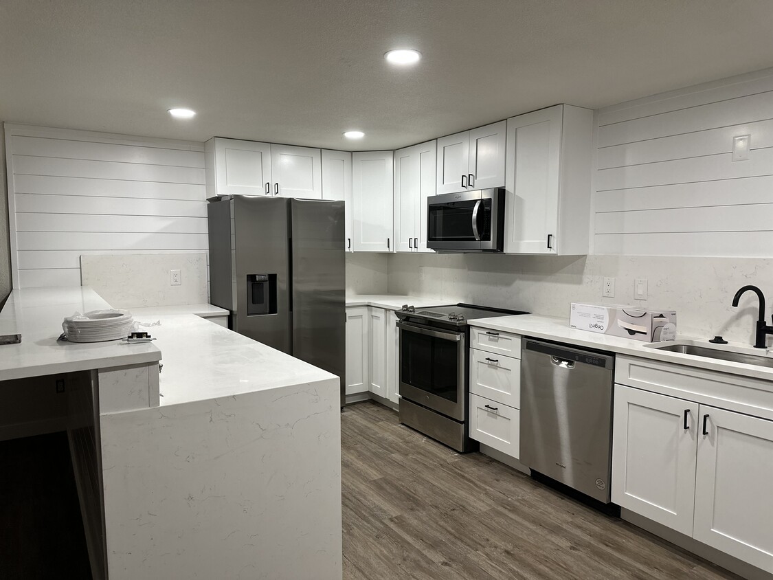 Open kitchen - 5051 S Meade St