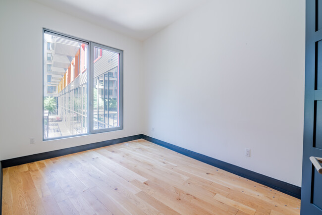 Building Photo - 10 Montieth St