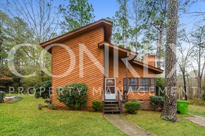 Building Photo - You'll Fall in love! Hiking trails!