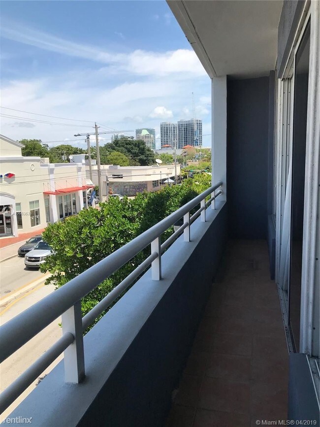 Foto del edificio - 3250 Grand Ave