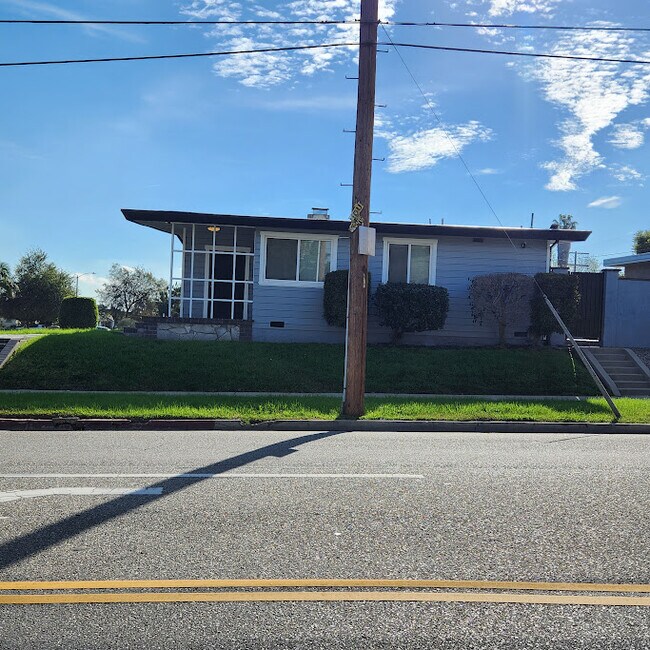 Foto del edificio - 5401 S Victoria Ave