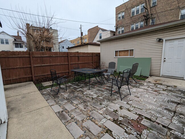 Foto del edificio - 2841 N Albany Ave