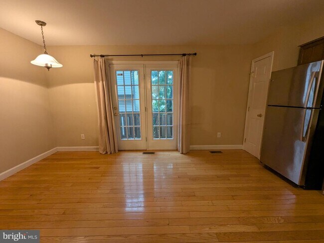 Building Photo - 2176 S Glebe Rd