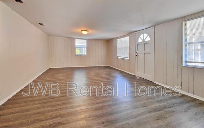 Building Photo - 7954 Pipit Ave