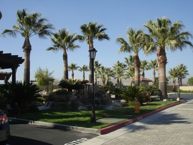 Building Photo - 2 Bedroom Condo for Rent in Canyon Country!