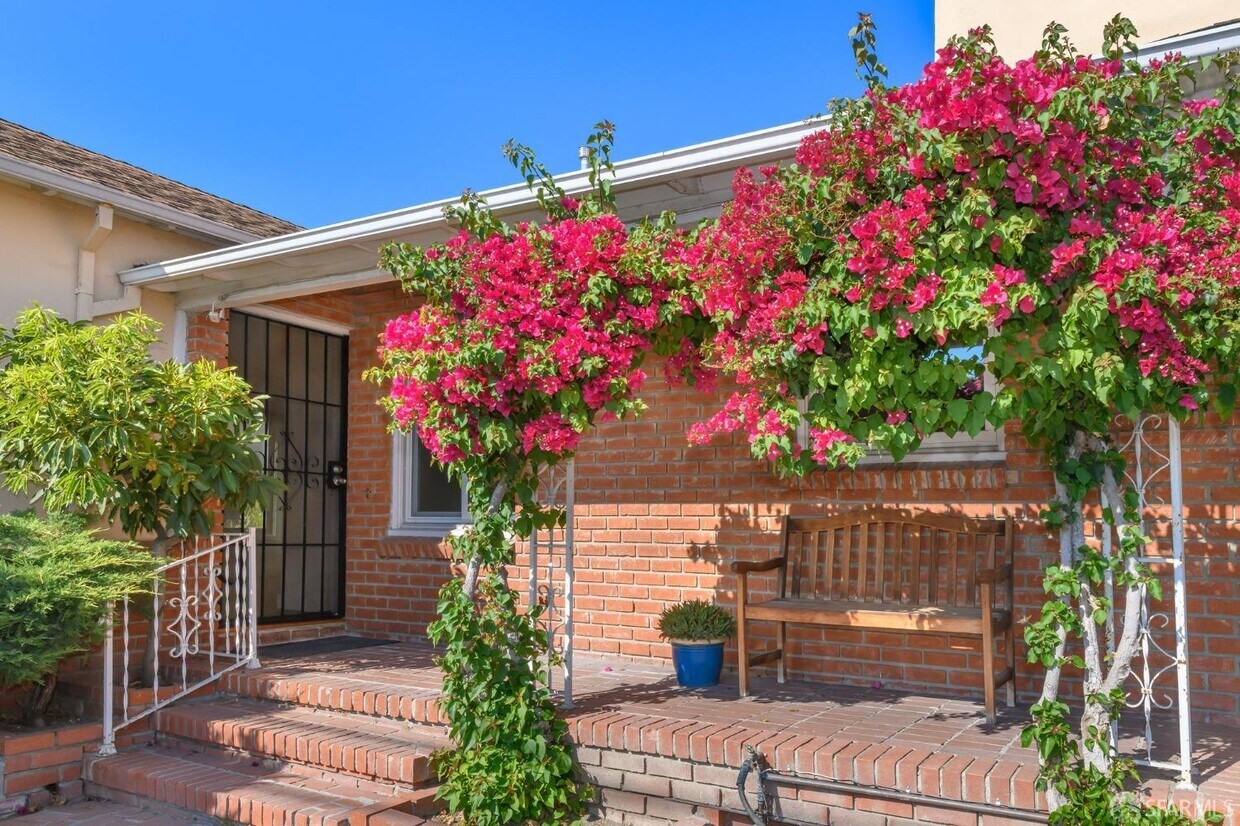 Foto principal - 14594 Lark St