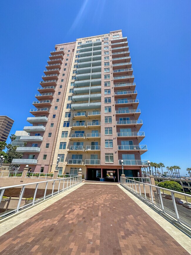 Building Photo - 488 E Ocean Blvd