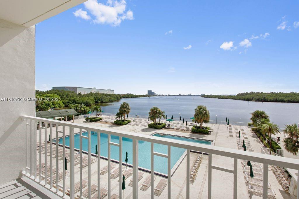 Foto principal - 300 Bayview Dr