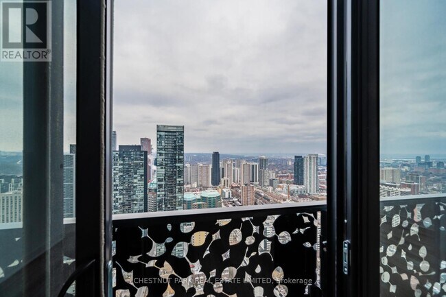 Photo du bâtiment - 55 Charles St E