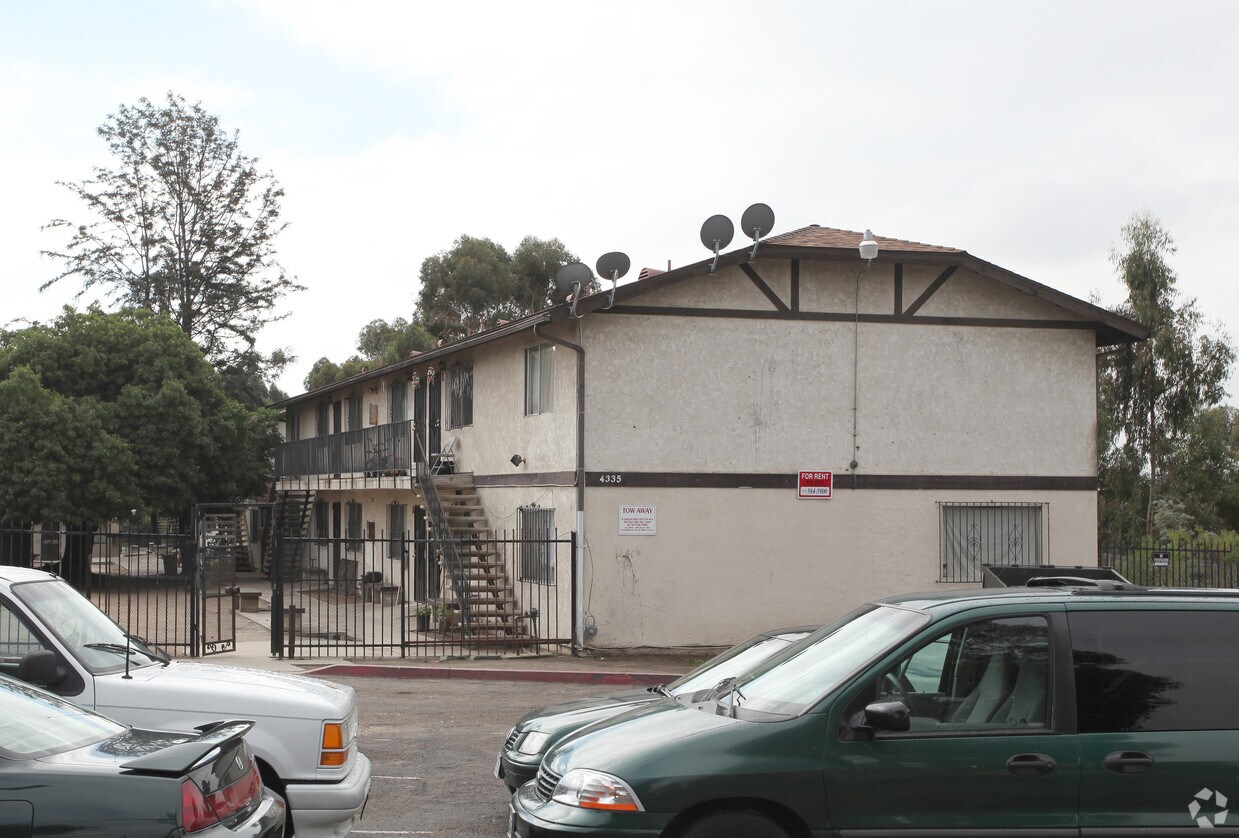Primary Photo - Hilltop Cove Apartments