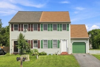 Building Photo - 15 Beech Ln