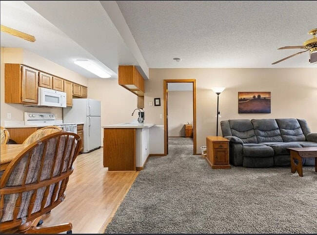 Building Photo - 401 SE Lowell Dr