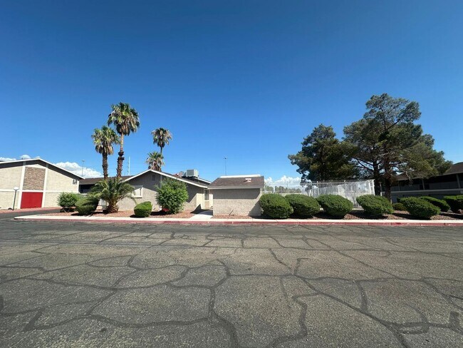 Foto del edificio - 100 S Crestline Dr