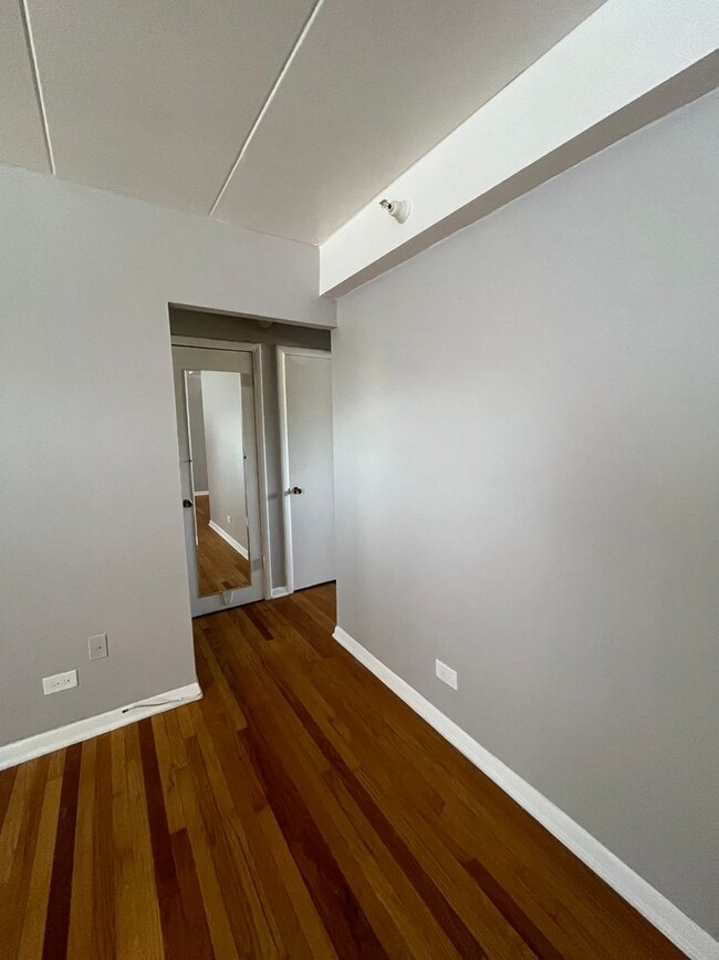 Building Photo - Salem Village Apartments LLC