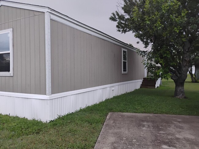 Building Photo - 927 Collin Cir