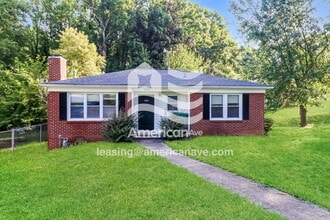 Building Photo - 104 Forest Ln Dr