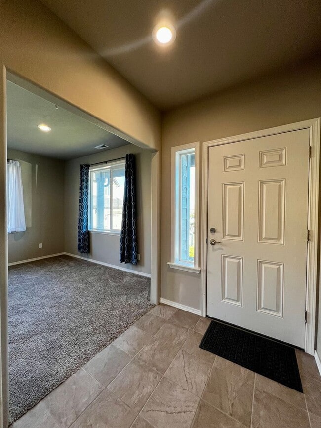 Foto del edificio - Non-Refundable & Security Deposit Total: $2395.00