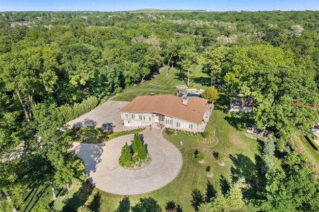 Building Photo - 921 S Batavia Ave