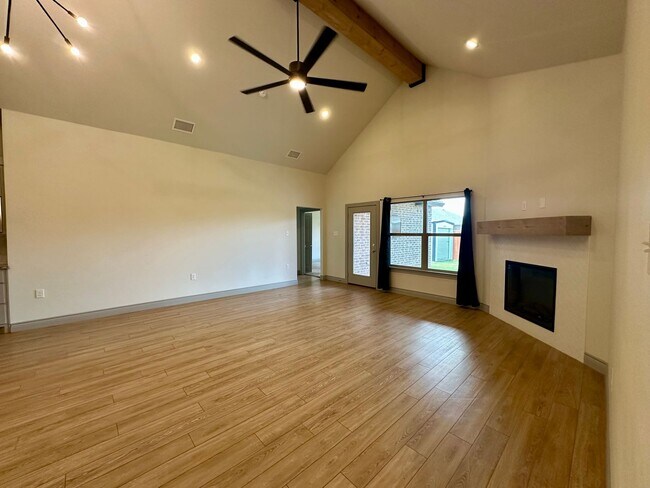 Foto del edificio - Self Showing - Beautiful 4 Bed 2 Bath - Co...