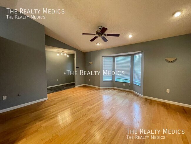 Building Photo - POOL HOME! BEAUTIFUL 3/2 Home in Deltona!!