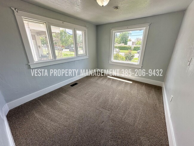 Building Photo - 452 29th St