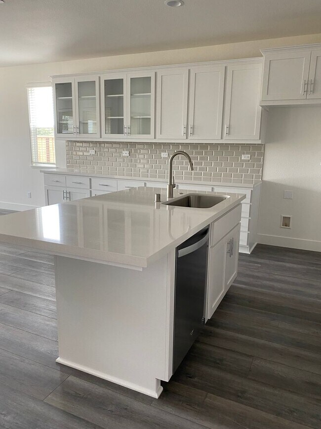Foto del edificio - 3 Bed + Bonus Room/2.5 Bath - Solar – Near SSU