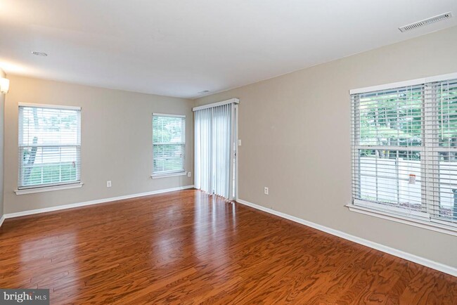 Building Photo - 212 William Livingston Ct