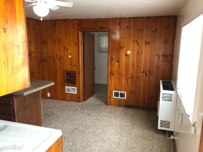 Building Photo - 1 br, 1 bath House - 1227 Ave. D 3 Unit 3