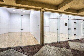 Building Photo - 220 E Flamingo Rd