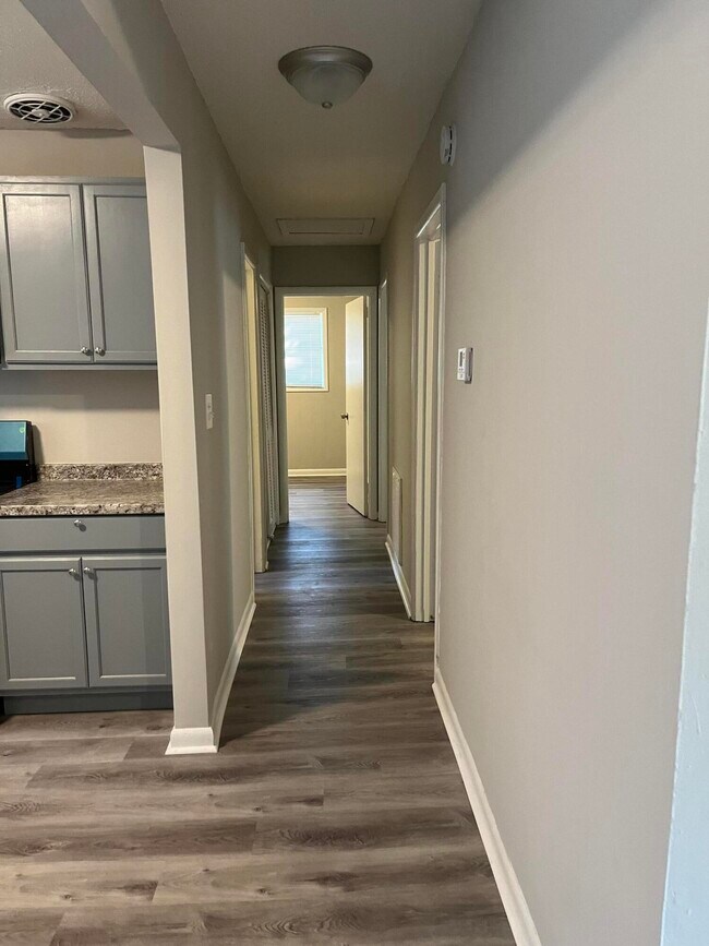 Foto del edificio - 1411 Ridgewood Dr