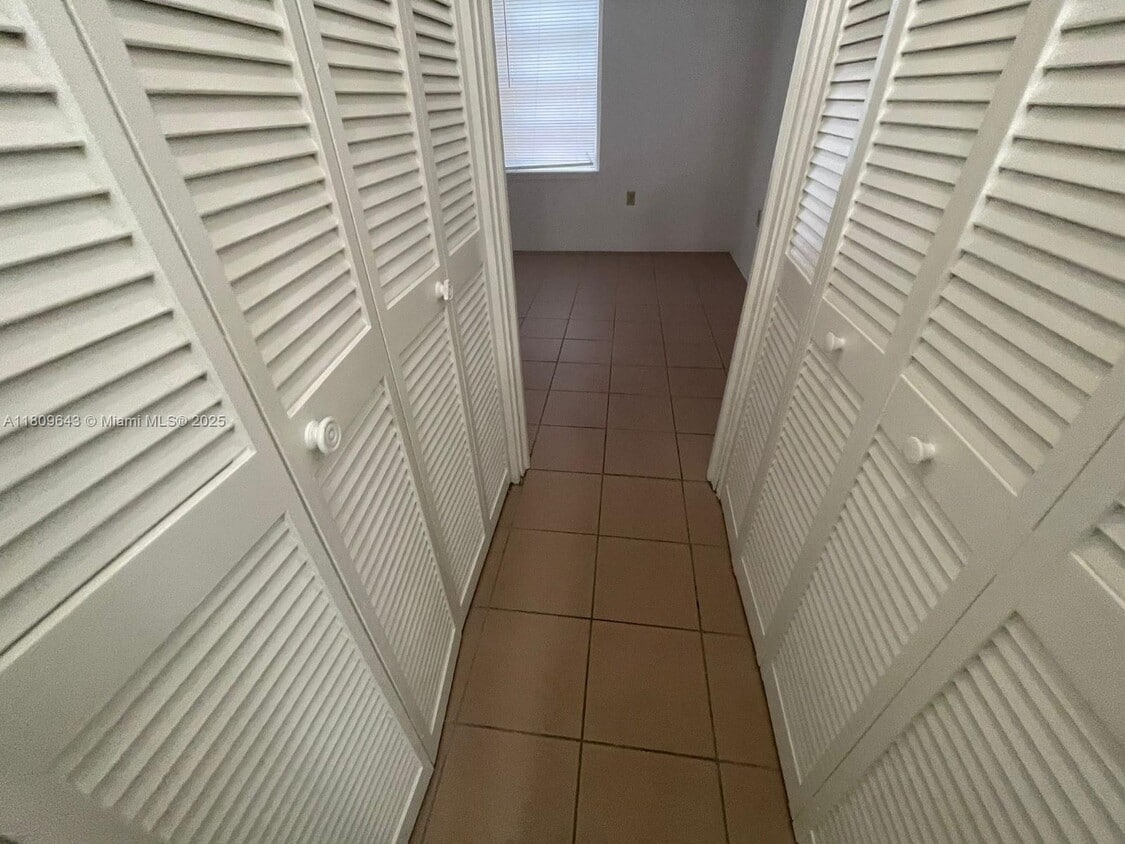 Foto del edificio - 840 SW 7th St