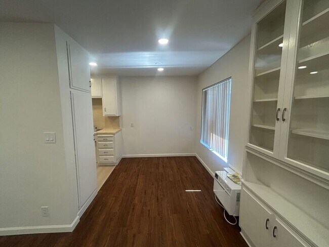 Foto del edificio - 346 N Louise St