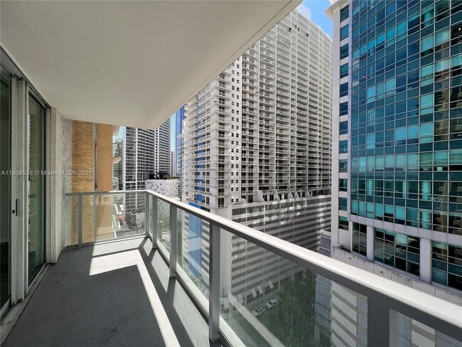Foto del edificio - 1155 Brickell Bay Dr
