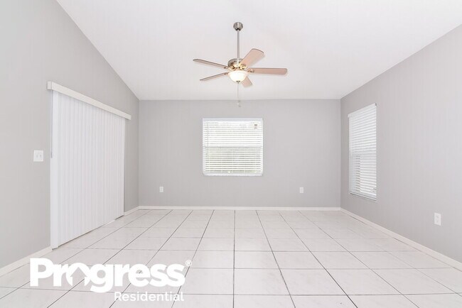 Foto del edificio - 24146 Cross Ln