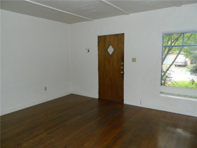 Building Photo - 4008 Maplewood Ave