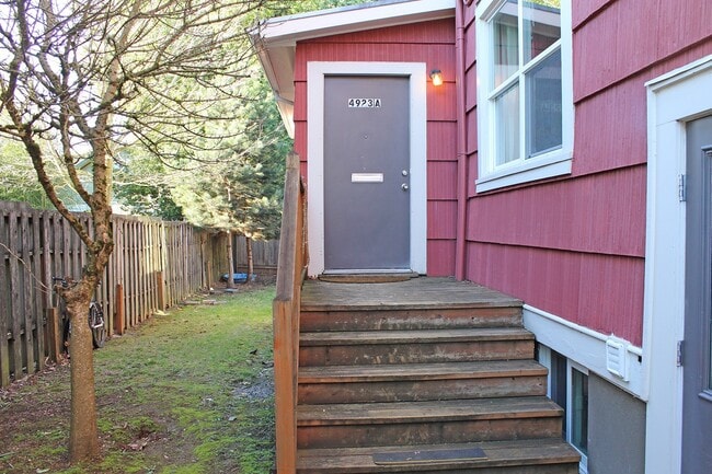 Building Photo - 4923 NE 16th Ave