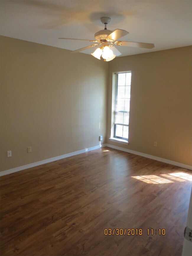 Foto del edificio - 1329 Greenfern Ln