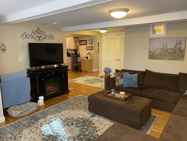 Foto del edificio - 84 Lake Rd