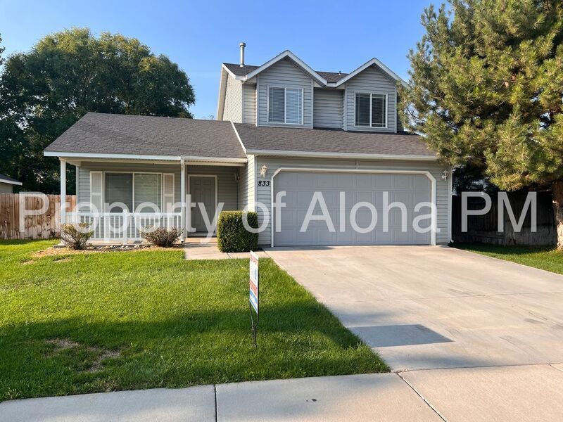 Primary Photo - 833 W Hackamore Ave
