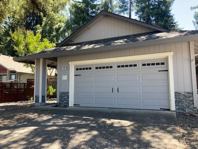 Foto del edificio - **Welcome to Your Healdsburg Home!!**