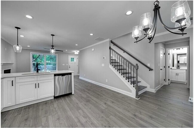 Foto del edificio - 6290 Akins Way
